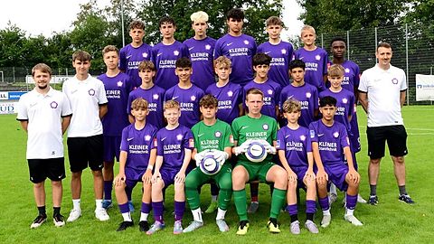 Obere Reihe von links nach rechts:

Elias Bella, Paolo Renon, Filip Lukic, Sinan Baliu, Dominik Baumbach, Luka Beslic, Dion Okoro

Mittlere Reihe von links nach rechts:

Jona Stieler (Cotrainer), Finn Strud (Cotrainer), Louis Dvorak, Frederik Kölsch, Kenan Kacar, Luca Fritsch, Predrag Cvetkov, Habipcan Colpan, Luka Marinovic, Daniel Hoyler (Cheftrainer)

Untere Reihe von links nach rechts:

Jim-Len Schulz, Timo Kühle, Justus Bayer, Laurin Röck, Moritz Mescher, Koray Sahin

Es fehlt:

Matvii Shevelenko