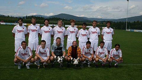 stehend von links: Michael Meisinger, Johann Hödl, Tobias Schmid, Florian Kasberger, Fabian Schmid, Thomas Plankenauer, Michael Steinberger, &quot;Jo&quot; Schiermeier, 
kniend von links: Simon Lemke, Matthias Schwarz, Sebastian Stöbich, Andreas Oberneder, Daniel Fenzl, Manfred Hödl, Denkha Arshur Sargon