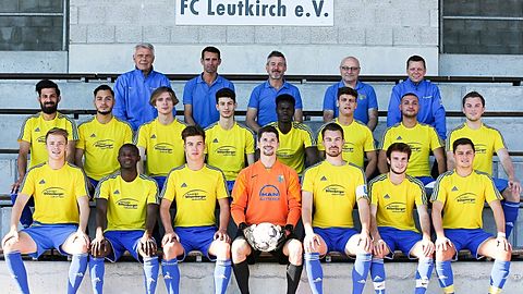 Obere Reihe: Trainer Xaver Krug, Sportlicher Leiter Patrick Straub, Jochen Reischmann, Eugen Schmid, Tobias Dorner, Mitglieder des Vorstandsgremiums
mittlere Reihe: Fatih Sarac, Sevki Ayne, Linus Kellenberger, Philip Uetz, Suley Seck, Marius Waizenegger, Nico Trausi, Sascha Banhardt
vordere Reihe: Florian Krug, Abdoul Khadir Jallow, Benjamin Dinic, Thomas Bainder, Kirill Golovacev, Sebastian Kuon, Gregor Waizenegger
es fehlen: Torben Rabe, Benjamin Endres, Matthias Buck, Ralf Huber, Patrick Scheerer, Cetin Anli, Jürgen Bühler, Patrick Prinz