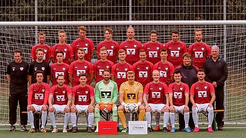 v.o.l.:  Meyer, Griesche, Klumpe, Münder, Daldrup, Schmiemann, Oskamp, Eisfeldtm.v.l.: Steinkamp (Co-Trainer), Rolwes (Trainer), Fischer, Geßmann, Happe, Wiethege, Feldmann, Finkenbrink (Betreuer), Löttker (Physio)u.v.l.: Cavalheri, Severin, Harbecke, Greiner, Niehoff, Lübbering, Goecke, Stude