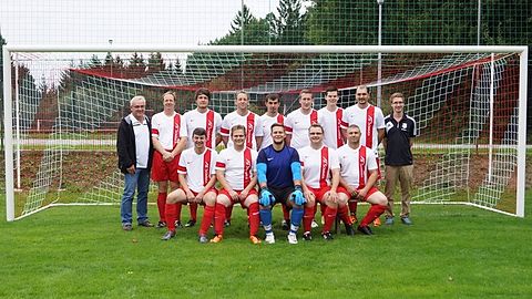 hinten stehend von links: Coach Schleindlsberger Josef, Bachmeier Gerhard, Regiert Ralf, Stempl Stefan, Hönig Christian, Anetzeder Bernd, Kosil Kevin, Music Amel, Betreuer Bachmeier Florian
vorne sitzend von links: Schantz Bernhard, Haslinger Stefan, Grünzinger Florian, Schachner Michael, Vadaszi Richard