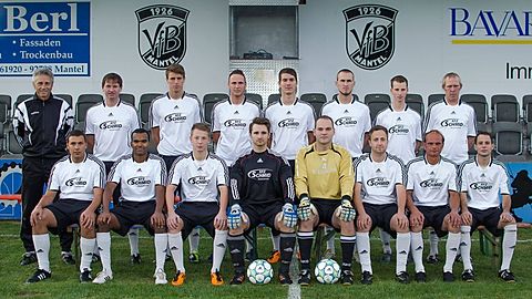 oben v.l.n.r.: Schmucker Hans-Werner, Stubenvoll Michael, Bierler Sebastian, Bertelshofer Florian, Friedrich Thomas, Klemm Karl, Östreicher Matthias, Prölß Stefan, unten v.l.n.r.: Gößl Dominik, Jenkins Julian, Reil Lukas, Tafelmeier Kevin, Melchner Johannes, Krügelstein Daniel, Birner Christian, Bertelshofer Timo