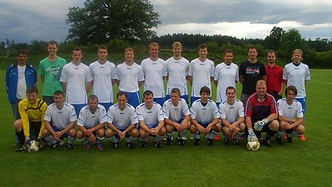 Hinten links: Torwarttrainer Hirtreiter Leo, Betreuer Linsmeier Christian, Oswald Stefan, Pfeilschifter Martin, Pfeilschifter Karl, Fischer Christian, Lang Christian, Kienberger Christian, Meidl Andreas, Sedlmeier Sebastian, Weber Benedikt, Trainer Stelzl Alexander
Vorne links: Schmidt Johannes, Stocker Markus, Pfeilschifter Ludwig, Lang Florian, Huber Christoph, Oswald Benedikt, Stelzl Dominik, Michl Dominik, Kerner Thomas, Stahl Alexander
