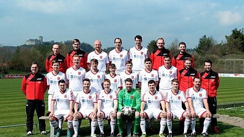 Hinten von links: Betreuer Jürgen Ott, Markus Hartlmüller, Andreas Guttenberger, Michael Baun, Holger Karl, Team-Manager Florian Lautenschlager, Abteilungsleiter Kevin Hammer
Mitte von links: Trainer Karl-Heinz Uhl, Elias Rinner, Bernd Maldoner, Robert Hummel, Alexander Heimler, Tobias Jobst, Timo Feuerer, Benedikt Mandl, Abteilungsleiter Markus Gerber, Abteilungsleiter Florian Faltermeier
Vorne von links: Fabio Uhl, Tobias Schlehuber, Fabian Schreiber, Christian Schiedrich, Patrick Falls, Dennis Jobst, Tobias Gleixner