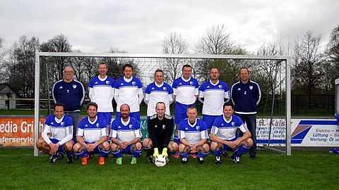 h.v.l.: Trainer Harald Johansson, Arnd von Borstel, Frank von Bargen, Lars Gottinger, Thomas Laurus, Matthias Gersonde, Stefan Raap
v.v.l.: Jens von Bargen, Marc von Hassel, Frank Raczkowski, Dirk von Holten, Jörg Drescher, Matthias Brokelmann