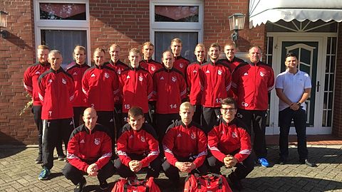 Hintere Reihe von links: Sven Goldenstein, Eike Henninga, Andreas Mütze, Timo Janssen, Keno Groß, Henning Aden, Marco Köster
Mittlere Reihe von links: Franz Wouk, Dennis Betten, Nico Emken, Philipp Köster, Nils Peters, Heino Siefken, Daniel Kreko
Vordere Reihe von links: Timo Janssen, Florian Heyen, Hendrik Joachims, Tobias Heyen