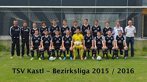 TSV Kastl - Bezirksliga 2015 / 2016

Stehend v.l.: Vetter (Coach), Pollinger (Co-Trainer), Grothe D., Pospischil, Arnold, Thiel, Langenecker M., Bart, Lahner, Aigner, Dr. Spinner (Mannschaftsarzt), Genz (Abteilungsleiter)

Sitzend v.l.: Kaiser P., Handle, Langenecker H., Grothe P., Weber, Schuster, Urban, Groß, Göppinger

Es fehlen: Mayerhofer (Torwart-Trainer), Hechenberger (Betreuer), Cole, Kaiser R., Reiter, Westphal