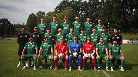 h.R.v.l.n.r.: Dennis Schäfer, Julius Frank, Christoph Richter, Johannes Richter, Markus Marquard, Vittorio Lettieri
m.R.v.l.n.r.: Co-Spielertrainer Ümit Oytun, Trainer Christian Lauria, Julius Bonzheim, Marius Weber, Jakov Ledic, Nevio Fiat, Felix Arnold, Philip Orlik, 1. Vorsitzender Alexander Schneider 
v.R.v.l.n.r.: Christian Palumbo, Adrian Tokarek, Paul Kanal, Pascal Rataj, Yannick Liesen, Dominik Weber, Daniel Lauria
Auf dem Bild fehlen: David Weber, Francesco Solamo, Paul Wurster, Ruben Sauter, Matthias Richter, Sami-Burak Kalyoncu, Matthias Harzmann-Deis