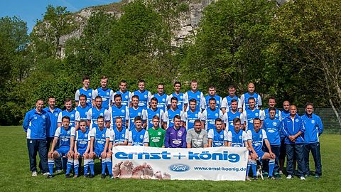 hintere Reihe v. li: David Stephan, Benjamin Naxera, Pierre Schneider, Patrick Sprich, Matthias Rühle, Seba Gatica de la Fuente, Fabian Elsner, Michael Riedler, Christian Meier, Marc Haude
mittlere Reihe v. li: Dietmar Herzog(Trainer 2.), Christian Haude(Betreuer), Simon Schrodi, Ronny Diodene, Marius Abels, Marcel Ruch, Manuel Früh, Dominik Diodene, Daniel Lenz, Gerhard Reinger, Hakim Asrir, Daniel Palmert, David Schmid, Niklas Griesshammer, Simon Friebolin, Gabriel Vujic,(Torwarttrainer), Alwin Martin(Platzwart), Torsten Griesshammer(Trainer 1.)
sitzend v. li: Steffen Lucassen, Aaron Kunzelmann, Jens Ruppenstein, Mario Brändlin, Maximillian Sillmann, Simon Loritz, Patrick Kurzbach, Christian Moll, Achim Egle, Davide Trefzer, Hans-Jörg Wittich (mit Hund Lilli)