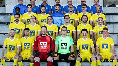 Obere Reihe: Trainer Bruno Müller, Physio Reinhold Mayer, Sportlicher Leiter Patrick Straub, Jochen Reischmann und Eugen Schmid, Mitglieder des Vorstandsgremiums, Torwarttrainer Reinhold Weiler, Tobias Dorner, Mitglied Vorstandsgremium
2. Reihe von oben: Malick Dambel, Pius Rief, Zafer Ay, Bernd Häge, Yilmaz Kilic, Matthias Stützle, Daniel Biechele
2. Reihe von unten: Armin Ljublijankic, Nikica Vojnovic, Stefan Zollikofer, Marvin Ringer, Maximilian Rasch, Felix Hoff
Untere Reihe: Tekin Yilmaz, Can Bozoglu, Michael Kopf, Paul Brünz, Michael Koch, Jörg Bischoff
