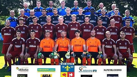Erste Reihe von links: Jannik Emmendörfer, Lukas Eisele, Jacob Schuhmacher, Heiko Leippert, Dan Zebergs, Sven Paskowski, Matthias Harfmann, Maximilian Heß.
Zweite Reihe von links: Patrick Schneider, Niklas Klawitter, René Sauter, Patrick Bentele, Janik Patent, Fabian Harfmann, Lars Stöckler, Martin Bosch, Max Schmidberger, Patrick Niedermaier.
Dritte Reihe von links: Vorstand Öffentlichkeitsarbeit Josef Lorinser, Benjamin Gärtner, Manfred Miller, Ahmed Zaalan, Andreas Nägele, Robin Reuter, Julian Sugg, Daniel Jouwe Mazedjou, Philipp Olschewski, Felix Ackermann, Betreuer Marius Nann. 
Vierte Reihe von links: Betreuer Christoph Pahn, Co-Trainer Julian Madlener, sportlicher Vorstand Matthias Ortner, 1.Vorsitzender Michael Braun, Trainer Jens Rädel, Betreuer Manuel Pfender, Co-Trainer Marcel Stärk, 2.Vorsitzender Hubert Gärtner.