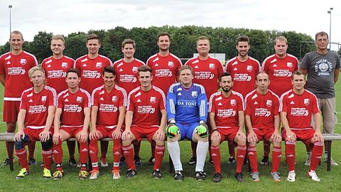 Teamfoto 2017/2018
Hintere Reihe v.l.: S. Kleine, K. Bien, M. Milosevic, L. Alschner, J. Thiele, L. Riechel, P. Porcher, J. Hartmann, Trainer T. Hunnekuhl
Vordere Reihe v.l.: D. Hallbrügge, M. Dobberphul, D. Milosevic, L. Contzen, A. Holkenbrink, I. Papaioannou, A. Horic, V. Neimann

Es fehlen: Betreuer D. Kuchenbecker, F. Glockmann, S. Buck, J. Hanrath, M. Kesseböhmer, F. Kühnast, T. Wischmeyer, M. Hammmerlage, C. Möllering, J. Thiele, K. Nordsieck
