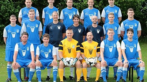 Hintere Reihe von links: Tobias Engel, Tobias Mayr, Benjamin Franke, Jürgen Enderle, Christian Rückl
Mittlere Reihe von links: Lukas Gutser, Michael Ritschka, Betreuer Gerhard Gropper, Trainer Michael Doser, Co-Trainer Bernhard Bufler, Andre Möslang, Roberto Distefano
Vordere Reihe von links: Robin Menzler, Valentin Schaule, Andreas Hahn, Daniel Maier, Thomas Schmid, Bastian Lerf