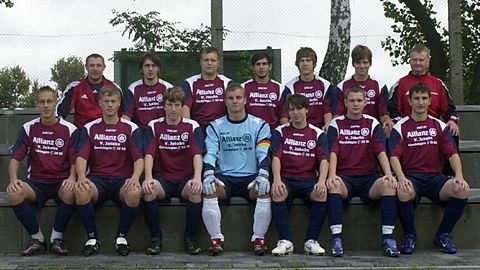 HINTEN VON LINKS: Trainer Jörg Markus, aktuell unbekannt, Oliver Mank, Robert Pogosian, Andy Stottmeister, Oliver Gase, Betreuer Mario Seeger, VORNE VON LINKS: Tobias Bombach, Ricardo Kühnel, Martin Markus, Florenz Bäthge, aktuell unbekannt, Alexander Mattheis, Tobias Pietsch