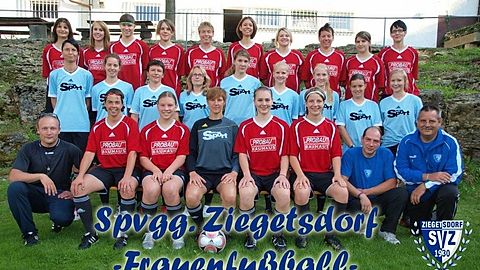 obere Reihe v.l.n.r.: Eder Nicole, Schmoll Carina, Schelter Ramona, Neumann Marie, Vollmer Beate, Hartinger Katrin, Weitz Mareike, Kurz Sabine, Bezenka Anna und Kern Gabi

mittlere Reihe v.l.n.r.: Ipfelkofer Silvia, Schaubächer Johanna, Avdullahu Lirie, Kagermeier Monika, Bayer Susanne, Biller Dorothea, Biller Angela, Meßner Johanna und Ellermeier Saskia

untere Reihe v.l.n.r.: Eckl Michael (Ex-Trainer), Höß Corinna, Bruschetti Olivia, Koller Sonja, Stimmer Andrea, Burkert Daniela, Latsch Matthias (Co-Trainer) und Burkert Kurt (derzeitiger Co-Trainer)