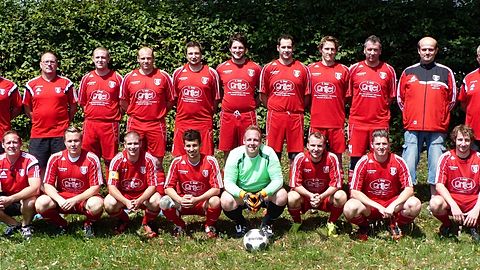 Hintere Reihe v.l.n.r.: Betreuer Kai Heckmann, Betreuer Jens Abel, Nico Döring, Alexander König, Björn Hillen, Jannic Neumann, Marcel Harbusch, Till Banze, Marco Nolte, Betreuer Christian Otto, Trainer Klaus Nuhn

Vordere Reihe v.l.n.r.: Enrico Winkler, Andre Auel, Niko Banze, Daniel Krug, Oliver Rahm, Jan-Dirk Scherb, Lars Banze, Björn Mielke