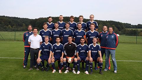 Hinten (von links):  Muhammet Kul, Edin Kahric, Philipp Hack, Tobias Kohlhofer, Andreas Beggel
Mitte (von links): Robert Manz (Trainer), André Schönmann (Sponsor), Andreas Hack, Fabian Botzenhard, Raphael Botzenhard, Markus Beggel, Maximilian Stettner, Thomas Pohl (Co-Trainer), Mark Hagemann (Vorstand)
Vorne (von links): Lukas Großmann, Yannik Hebel, Mark Jaumann, Giovanni Russo, Michel Kattein

Es fehlen: Dominik Depprich, Felix Metzeler, Matthias Schöllhorn, Philipp Häfele, Patrick Birkle, Stefan Keck