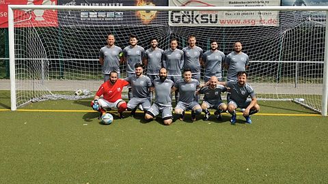 M.Tavus,D.Blasic,Altan,Er,Abes,Alkan,E.Yüksel
Dündar,Firinci, Türker,H.Tanis, Y.Tanis,Karakus