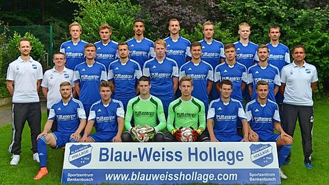 Oben v.l.n.r.: Felix Feldkamp, Janko Tüting, Fernando Seker, Daniel Holstein, Daniel Lutzer, Jonas Jasper, Nils RichterMitte v.l.n.r.: Torwart-Trainer Marc Kamper, Betreuer Johann Lämmer, Niklas Lübben, Max Schmidt, Patrick Ballmann, Mirko Wulftange, Maiko Gutzmann, Henrik Strunk, Trainer Nico FehlhauerUnten v.l.n.r.: Gerrit Freudenberg, Mario Hübsch, Tobias Lanwert, Philipp Brockmeyer, Sebastian LübbenEs fehlen: Betreuer Dennis Schöpper, Physiotherapeut Marcel Prior, Malte Baumann, Neils Essel, Marcel Jennebach, Patrick Kollenberg
