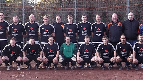 hintere Reihe v.l: Trainer Lars Behrensmeier, Florian Wiegräbe, Mathias Kanzler, Pascal Lübbe, Rene Dörfel, Martin Wöbkemeier, Patrick Hinz, Viktor Klassen, Andre Giebert, Betreuer: Dietmar Auer, Betreuer, Frank Wißmann, Sponsor Oliver Fiedler
------------------------------------------------------------------------
vordere Reihe v.l: Mateusz Slusarczyk, Julian Seidel, André Wagner, Berkan Cinar, Pawel Starzewski, Adrian Tuek, daniel Bayer, Deniz Tunc, Coskun Külah
------------------------------------------------------------------------
Es fehlen: Betreuer Kai-Uwe Wiegräbe, Yannick Witte, Wojcieck Obarski,