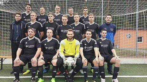 Hinten links : Fernandez, Wasniewski, Flick, Franken, Zwierzynski
Mitte links: Backes, Bertrand, Mattes, Wagner(C), Lehmann, Geulen, Major(Trainer)
Unten links: Thiel, Elzer, Jaskulski(TW), Schupp, Kruppert