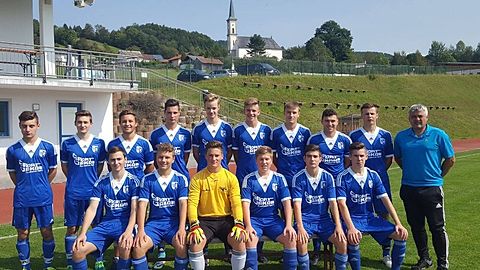Stehend von links: Daniel Gsödl, Manuel Krieg, Jonas Hechinger, Niklas Bösl, Konrad Probst, Julian Sammer, Jonas Blöchl, Dominik Kellhammer, Philipp Schano.
Sitzend von links: Julian Krieg, Simon Gutsmiedl, Benedikt Ratzinger, Patrick Freund, Aaron Jarosch, Sebastian Seidl.