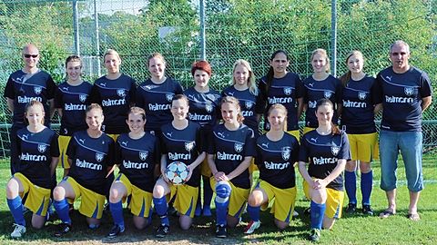 hinten von links:
Frank Günther, Nadine Steinmayer, Michaela Steinmayer, Laura Roeck, Carolin Hellen, Jessica Walz, Funda Erdogan, Sabrina Riedmüller, Verena Lootz, Rüdiger Bürtsch.
vorne von links:
Bianca Nunnenmacher, Jennifer Starke, Jacqueline Uschkamp, Luca Kley, Larissa Ege, Nadine Riedmüller, Jennifer Ebenhoch.