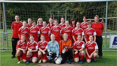Stehend von links: Betreuer Johannes Rebele, Theresa Gerlich, Julia Hermann, Carolin Ganßer, Lisa Hauber, Anja Lechler, Linda Danovski, Barbara Fickel, Katharina Göhring,Simone Stirner, Hanna Schneider, Katharina Schneider, Barbara Göhring, Carina Engelhardt, Trainer Walter GanßerSitzend von links: Lisa Klefenz, Carmen Weick, Christina Liebenstein, Lisa Engelhardt, BettinaHerterich, Bettina Wittmann, Lisa SchneiderEs fehlt: Tatjana Hutmann