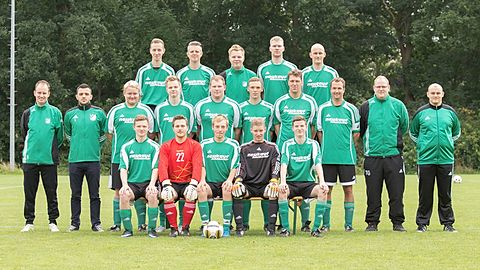 FC Hagen/Uthlede III - Saison 2016/2017

Hintere Reihe (von links): Christopher Rützel, Lars Salecker, Sebastian Steilen, Arne Hanncken und Pascal Karas. Mittlere Reihe (v.l.): Ingo Meier, Ardi Shala, Max Hogen, Michael Steilen, Christoph Lührs, Jannis Lübsen, Henrik Tietjen, Jan Hoormann, Trainer Tobias Gevatter und Co-Trainer Patrick Karas. Vordere Reihe (v.l.): Jorris Kühne, Marc Schmonsees, Tobias Siebert, Henning Schwoge und Moritz Jacobs.

Es fehlen: Frank-Christian Lehmann, Henrik Puvogel, Kai Semke, Marcel Schlüterbusch, Steffen Tietjen, Yannick Leinfels und Rafael Stasiak. (Foto: Julian Berndt)