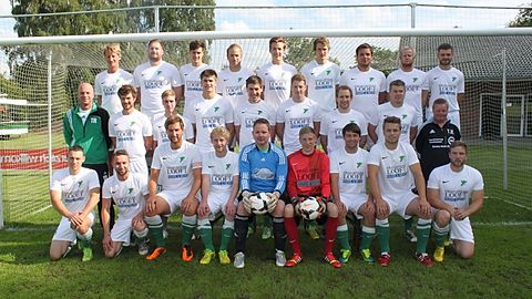 Hinten von links: Marco Reimers, Bastian Kleinwort, Claas Breiholz, Sören Schlüter, Lennart Baade, Marten Reimers, Claas Wetzel, Jonathan Lehmpfuhl, Tino Richter

Mitte von links: Trainer Thomas Gosch, Christian Sievers, Sebastian Glodde, Torben Trede, Torben Paulsen, Lukas Deutsch, Magnus Borowsky, Timo Ihfe, Betreuer Timm Holm

Vorne von links: Marius Nielsen, Jan Maaß, Ole Petersen, Jorge Illing, Frank Schröder, Finn-Patrick Pohlmann, Andre Donner, Jannes Backenhaus, Haiko Thun

Es fehlen: Jonas Lüdeke, Mitchell Westerweller