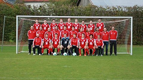 Hinten v.l.: Hauk Max,Knapp Lion,Wasner Patrick,Hört Maurice,Bähringer Yannick,Mai Christoph,Püchner Lukas,Hilbert Christoph,Mitte v.l: Püchner Marcel,Dambach Johannes,Radauscher Steffen (Torwarttrainer),Stuhl Florian (Trainer 2.Mannschaft),Flad Marvin (Trainer 1.Mannschaft),Bauer Kai (Trainer 1.Mannschaft),Dieterle Nico,Burkhardt Mike,Walter Angelo(Spielausschuss),Stuhl Benjamin,Oeden Robin,Vorne v.l Huberty Timo (Spielausschuss),Haber Stefan,Oeden Pascal,Oeden Kevin,Von Wickede Aaron,Münster Carlos,Fischer Patrick(Spielausschuss)