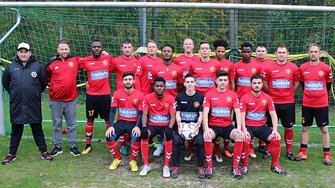 stehend von links:
Betreuer Frank Baxmann, Trainer Stefan Baxmann, Oumaru Toure, Cosmin-Ionut Nedelcu, René Bonk, Sesay Musa, William Hampton, Florian Brammer, Hassan Diallo, Mohammed Toukara, Christopher Rafter, Sebastian Marquardt, Edgar Poog
sitzend von links:
Shirwan Shani Bagi, Ahmadu Sarnor, Fabian Cohrs, Yasser Jindi Jerdo, Rezan Shanibaqi