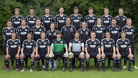 Hintere Reihe stehend v. l.: Christopher Schraml, Oguzhan Erkan, Michael Sigl, Alexander Lindner, Ralf Stiefler, Michael Zeilmann, René Schuster, Johannes Wittmann;
Mittlere Reihe stehend v. l.: Michael Rolzing, Sven Eheim, Patrick Schmidt, Physiotherapeutin Eva-Maria Held, Trainer Detlef Hugel, Betreuer (Co-Trainer) Joachim Hadamus, Jan Vogler, Sebastian Haas, Florian Kretschmer;
Vordere Reihe sitzend v. l.: Patrick Jordan, Tobias Haberberger, Florian Müller, Fabian Meyer, Dominik Schuster, Pascal Haberberger, Maximilian Held, Daniel Sigl;