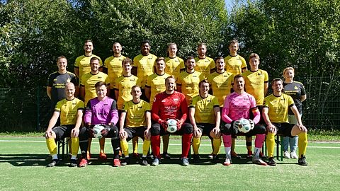 Hintere Reihe: Toni Kreuz, Alessandro Ramirez, Juan Mosquera, Moritz Georg, Stephan Ehrlicher, Kristian Schulz
Mittlere Reihe: Trainer Marek Gajdzis, Joshua Büdenbender, Jan Rosin, Jannik Tillessen, Julian Koch, Benjamin Schneider, Hendrik Tillessen, Betreuerin Miriam Weber
Vordere Reihe: Marvin Stephan, Fabian Weidner, Max Otterbach, Alexander Holtfoth, Christian Görg, Ben Tomaszek, Nils Henk