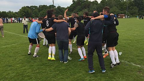 Stadtwerke SV steigt auf in die Bezirksliga  nach einem 2 : 1 Sieg gegen den VFR Foret --- 2014/2015