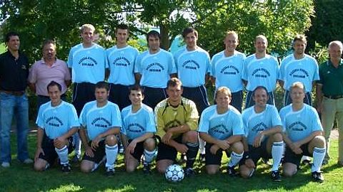 Stehend von links:
Michael Huber (Trainer), Alois Keim (1. Vorstand), Franz Altmannsperger, Thomas Neumaier, Holger Lang, Mathias Bremberger, Martin Baumgartner, Timo Lang, Hans-Jürgen Frey, Reinhold Zitzmann (Spartenleiter)
Kniend von links:
Andreas Santner, Franz Maier, Christoph Boltos, Thomas Wieland, Mario Frey Rainer Hindshamer, Karl Hofbauer
