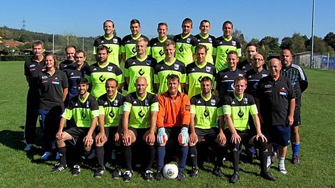 Hintere Reihe v.l: Robert Merle, Fabian Henning, Benjamin Brändlin, Björn Lund, Patrick Maier-Blanc, Björn Wexenberger
Mittlere Reihe v.l: Michael Gessner (Trainer), Laura Unger (Betreuerin), Patrick Wohlschlegel, Francesco Orsida, Nick Dörfler, Matthias Grether, Marvin Kownatzki, Mohsen Shahgholi, Stefan Vogelbacher, Daniel Merle, ?, Srecko Petek (Betreuer), Henrik Glang
Sitzend v.l.: Andrea Canto, Maurizio Arato, Martin Glockner, Michael Birkenberger, Roberto Arato, Thomas Scheurer