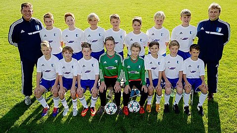 Hintere Reihe von links:
Holm Schulz (Trainer) , Bruno Thomas, Karl Schönherr, Lennart Frenzel, Richard Griebel, Niclas Zill, Max Großer, Lennart Schulz, Jens Frenzel (Trainer)

Vordere Reihe von links:
Florian Godau, Felix Merbeth, Pascal Knoop, Eric Karsten, Fabian Heiland, Damian Kohlmann, Bennett Rauter, Joel Wilhelm

es fehlt:
Jan Zimmermann