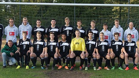 (oben v.l.n.r. Marc Baltes(Betreuer), René Heinen (Co-Trainer), Felix Sturmheit, Carsten Cohnen, Nils Dreifeld, Noel Bonsels, Dominik Kruppa, Alexander Becker, Nico Schulze, Malte Ossenbrink, Marcel Kohl (Trainer))
(unten v.l.n.r. Mario Windges(Betreuer), Patrik Windges, Paul Schlagheck, Henrik Foetsch, Murat Polat, Fabian Gathmann, Jan Lammers, Moritz Zohren, Lukas Mertens, Yannick Wersisch)