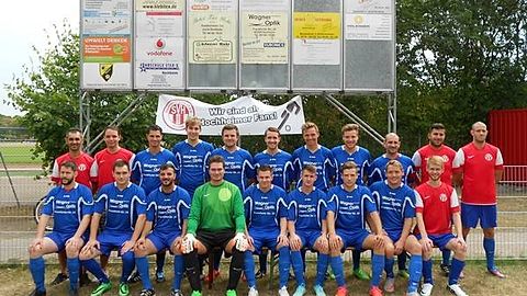 Hinten v.l.: Enes Crnovrsanin (Trainer), Christian Mück, Philipp Leib, Adrian Schüler, Tobias Bachmann, Maximilian Nürnberger, Patrick Cyrannek, Alexander Henrich, Jan Möller, Leonardo Neziraj, Boris Andreev

Vorne v.l.: Eric Tenbergen, Wenjamin Busch, Taylan Tanriverdi, Norman Righi, Albert Jaskewitz, Iwen Hock, Marvin Henrich, Sven Hofmann, Nick Brauer

Es fehlen: Christian Kühn, Christopher Luda, Stefano Pagano, Pascal Tenkotten, Jörg Nillius (Torwarttrainer)