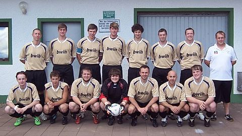 Hinten v. l. n. r.: Clay Philipp, Zauner Simon, Benz Reinhard, Obermeier David, Geitner Sebastian, Schmid Tobias, Thumann Andreas, Betreuer Segerer Manfred.
Vorne v. l. n. r.: Werthner Peter, Meier Thomas, Plankl Bernd, Kobel Patrick, Wein Michael, Altundag Erdinc, Petz Sebastian
