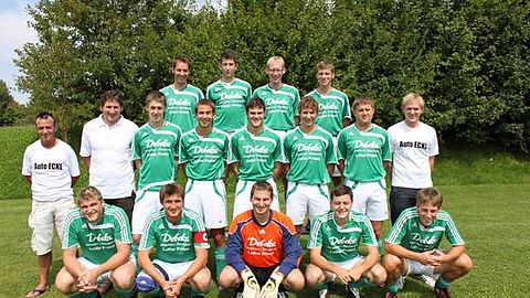 hinten v.l.: Wolfgang Schmid, Simon Schlecht, Thomas Maierhofer, Florian Artmann
mitte v.l.: Trainer Reinhold Meier, Abteilungsleiter Erich Frankl, Manfred Lanzinger, Manuel Weindl, Matthias Raab, Andreas Wagner, Heiner Engl, Johannes Anleitner
vorne v.l.: Thomas Landgraf, Matthias Paukner, Tobias Eckl, Stephan Anleitner, Tobias Schötz 

es fehlen: Markus Laumer, Daniel Könitz