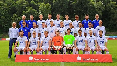 Oben von links: Betr. Jordan Hans, sportl. Leiter Johann Konrad, Sußbauer, Schneil, Wittmann, Kehl, Schuder, TW-Trainer Schommer Ben, Teammanager Wimmer Manuel
Mitte von links: 1. Vorstand Otto Reinhard, Trainer Götz Holger, Spielertrainer Kenneder Marco, Mazrekaj, Sattler, Eglseder, Büchner, Camur, Bischoff, 2. Vorstand Otto David
Unten von links: Mühlbauer, Bajraktari, Abraham, Hodoroaba, Obermeier, Käufl, Johann, Onat
Es fehlen: Betr. Geigenberger Alois, Allmeier, Blacha, Liefke