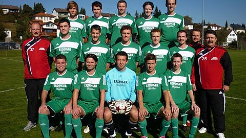 Hi.v.li.: Kufer Marcellin, Zeiler Thomas, Wimmer Michael, Melzl Michael, Schwägerl Florian (Kapitän)
Mi.v.li.: Popp Bernhard (Pressewart), Mayrhofer Florian, Ljevo Armon, Bjelobrk Mario (Spielertrainer), Bjelobrk Mladen, Huber Thomas, Noderer Josef (Abteilungsleiter), Esposito Carlos (2. Abteilungsleiter, Co-Trainer)
Vo.v.li.: Fuchs Andreas, Zeilbeck Christian, Wittmann Christoph, Zauner Tobias, Jager Maximilian
