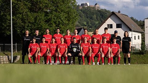 hinten von links nach rechts:
Fatih Kilicarslan, Niklas Fischer, Georgios Pitsinis, Max Messerschmitt, Tobias Koch, Youri Büchler, Michael Heiß, Till Briggmann, Marion Tinz, Jürgen Seemann, Jessica Borkowski
vorne von links nach rechts:
Janis-Luca Olicher, Calvin Baader, Steven Baader, Jannik Rantzsch, Marco Zulauf, Nico Quaadt, Robin Breitwieser, Nils Hohmann, Benedikt Sauer