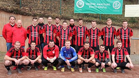 stehend von links: Abteilungsleiter Harald Hohmeier, Trainer Rolf Dreesen, Fabian Kloster, Co.Trainer Björn Moldenhauer, Ali Alayan, Jonas Keßeler, Marcel Kloster, Mahmoud Yassine, Stephan Dreesen, Martin Simons, Mario Davidi, Robin Zimmer
knieend von links: Vladimer Gelashvilli, Daniel Lippmann, Alexaner Andres, Marvin Kuntze, Dennis Hochmanski, Niklas Schnichels, Sven Lepartz