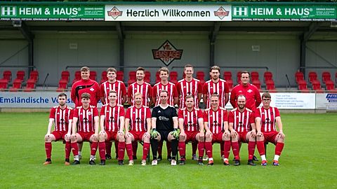 h.v.l.: Betreuer Johannes Klafki, Thorsten Brand, Luca Paul Cieplik, Lucas Ewers, Oliver Tebbe, Hendrik Gels, Trainer Andreas Jansen
v.v.l.: Julian-Heinrich Schonhoff, Paul Reiners, Henning Meyer, Gabriel Thyen, Lukas Lakeberg, Hannes Krallmann, Patrik Grote, Peter Lakeberg, Melvin Herbers