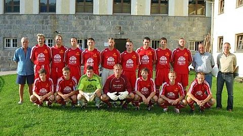 V.o.l.: Zdenek Michalek, Martin Brandl, Pointinger Tobias, Franz Hinkofer, Siegfried Oswald, Christoph Dankesreiter, Andreas Kandler, Gunther Handlos, Martin Niedermeier, Pavel Hrubec, Josef Falter, Siegfried Oswald
V.u.l.: Johannes Albert, Thomas Kißlinger, Florian Bielmeier, Gunther Haller, Daniel Kopp, Thomas Hagengruber, Jaroslav Panuska