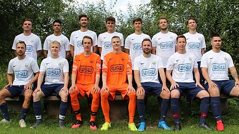 Oben, vlnr: Patrick Mueller, Najibullah Maleki, Jonas Artmann, Maximilian Schindler, Nikolas Markwitz, Jakob Rindermann, Nick Lehner.
Unten: Tobias Richter, Manuel Heumann, Andre Noske, Florian Frey, Florian Richter, Daniel Graf, Kaser.