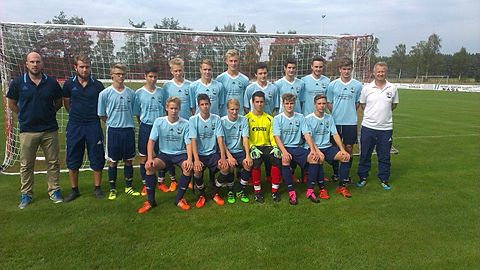 U19/1 Saison 2016/2017 mit Trainerteam Martin Baeck-Gugel, Patrick Koschmin (links hinten) und Michael Schmider (rechts hinten)